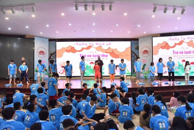 The 2nd day of huong phap branch's teenage retreat of , cu chi