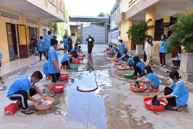 The 2nd day of huong phap branch's teenage retreat of , cu chi