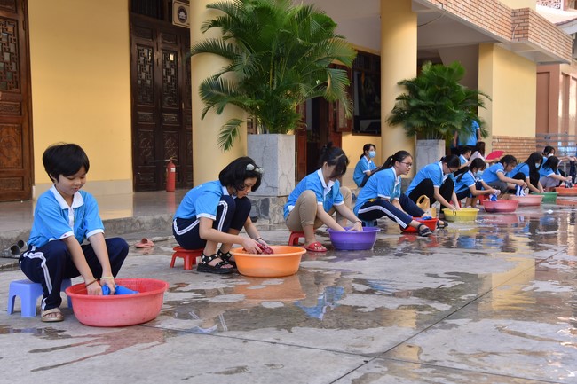 The 2nd day of huong phap branch's teenage retreat of , cu chi