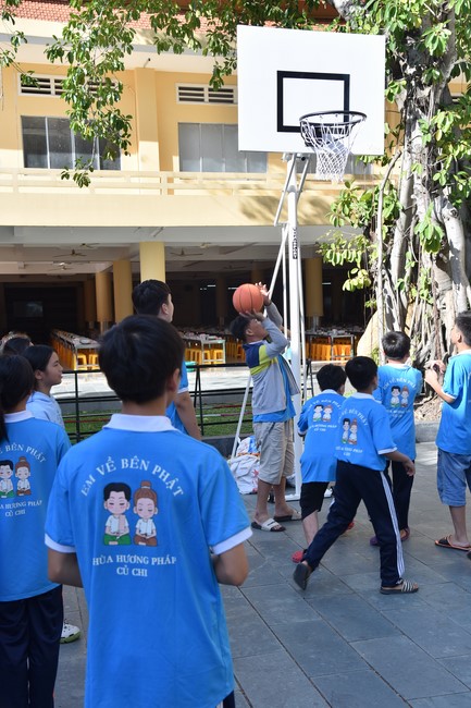 The 2nd day of huong phap branch's teenage retreat of , cu chi