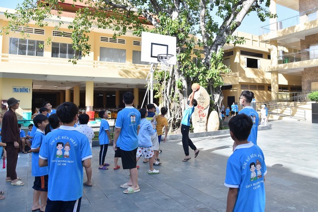 The 2nd day of huong phap branch's teenage retreat of , cu chi