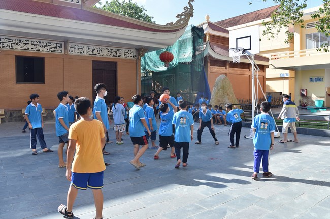 The 2nd day of huong phap branch's teenage retreat of , cu chi