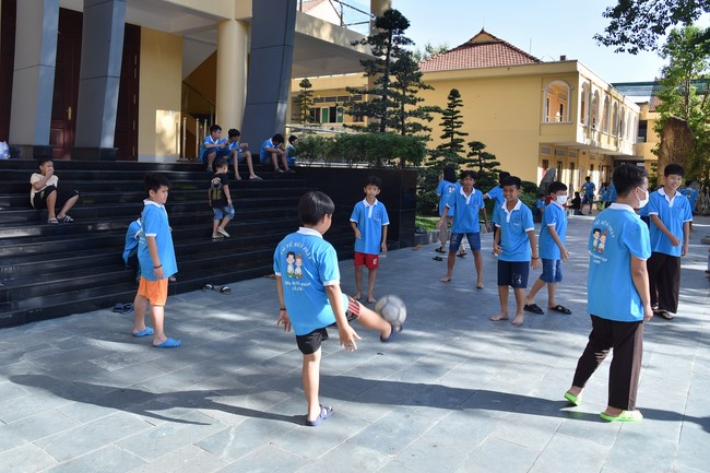 The 2nd day of huong phap branch's teenage retreat of , cu chi