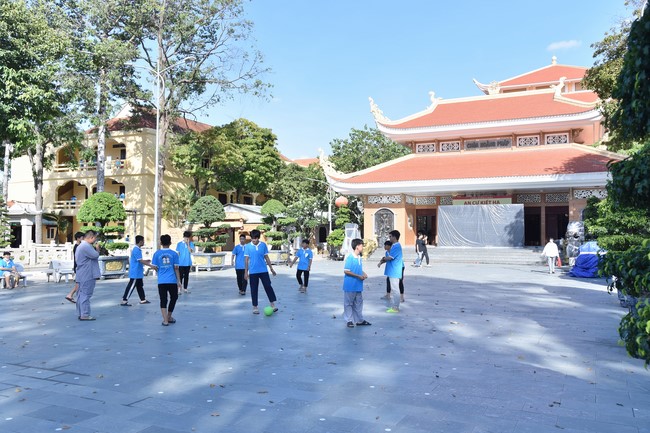 The 2nd day of huong phap branch's teenage retreat of , cu chi