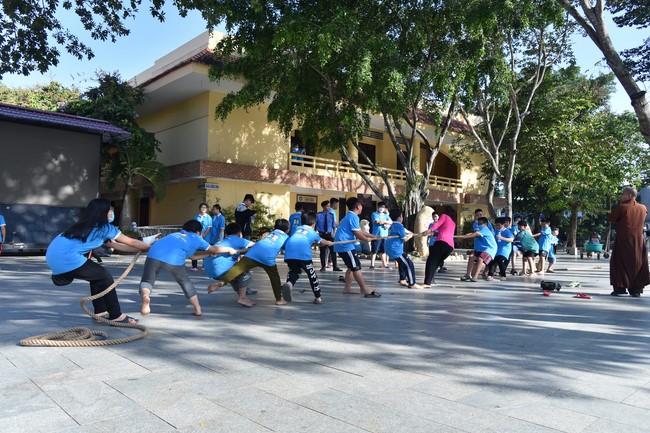 The 2nd day of huong phap branch's teenage retreat of , cu chi