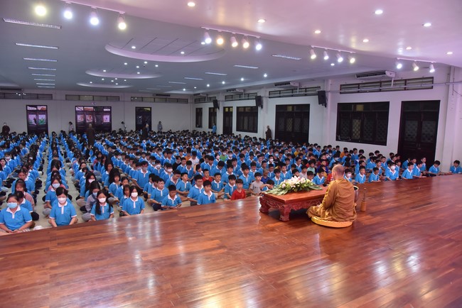 The 2nd day of huong phap branch's teenage retreat of , cu chi