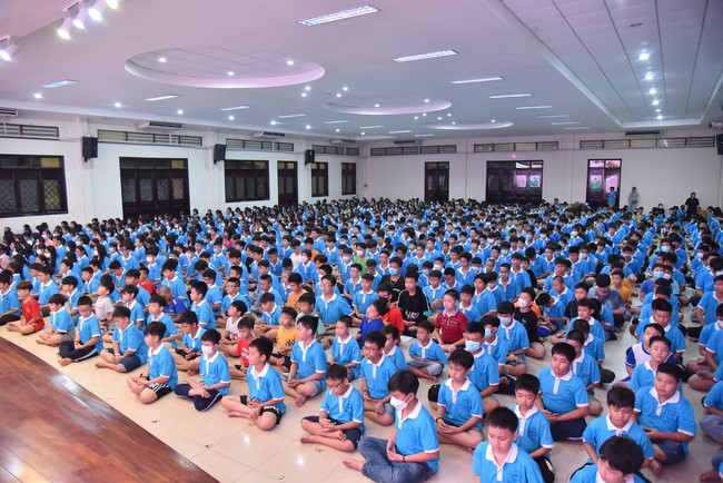 The 2nd day of huong phap branch's teenage retreat of , cu chi