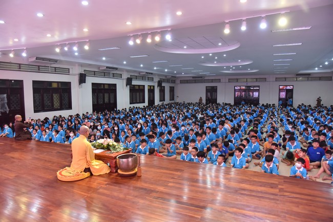 The 2nd day of huong phap branch's teenage retreat of , cu chi