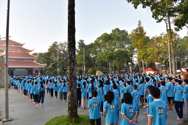 The 2nd day of huong phap branch's teenage retreat of , cu chi