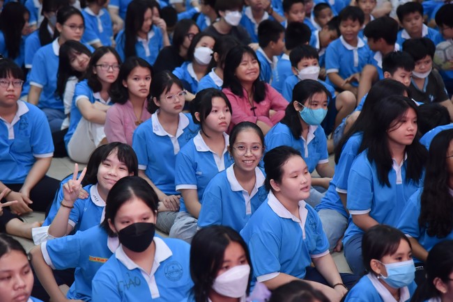 The 2nd day of huong phap branch's teenage retreat of , cu chi