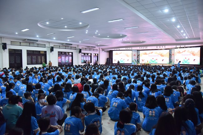 The 2nd day of huong phap branch's teenage retreat of , cu chi