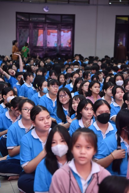 The 2nd day of huong phap branch's teenage retreat of , cu chi