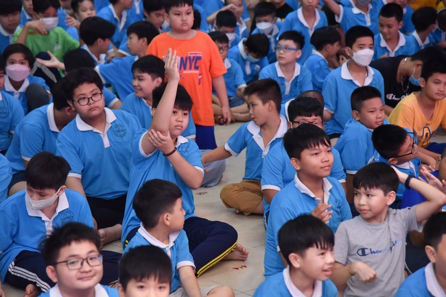 The 2nd day of huong phap branch's teenage retreat of , cu chi