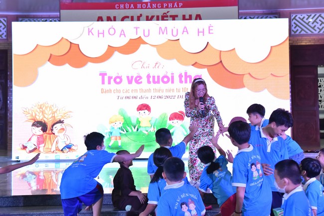 The 3rd Day of Huong Phap Branch 's Teenage Retreat, Cu Chi