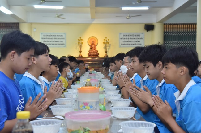 The 3rd Day of Huong Phap Branch 's Teenage Retreat, Cu Chi