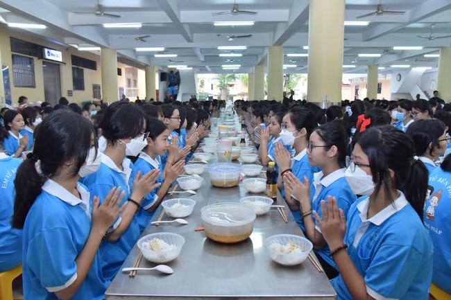 The 3rd Day of Huong Phap Branch 's Teenage Retreat, Cu Chi