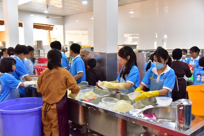 The 3rd Day of Huong Phap Branch 's Teenage Retreat, Cu Chi