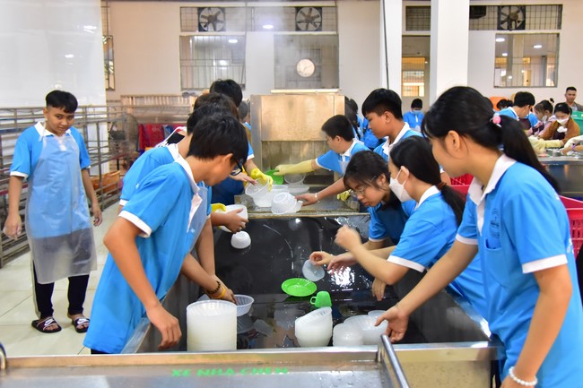 The 3rd Day of Huong Phap Branch 's Teenage Retreat, Cu Chi