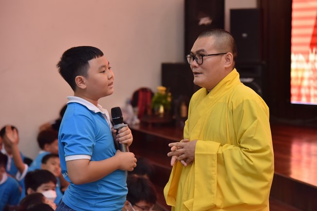 The 3rd Day of Huong Phap Branch 's Teenage Retreat, Cu Chi