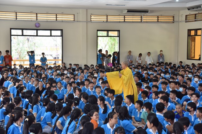 The 3rd Day of Huong Phap Branch 's Teenage Retreat, Cu Chi
