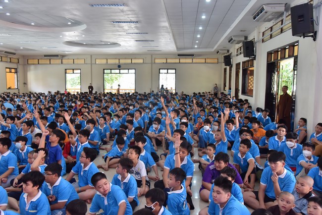 The 3rd Day of Huong Phap Branch 's Teenage Retreat, Cu Chi