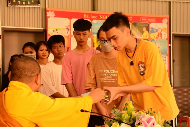 Chùa Bốn: Tu niệm Phật Một ngày An lạc