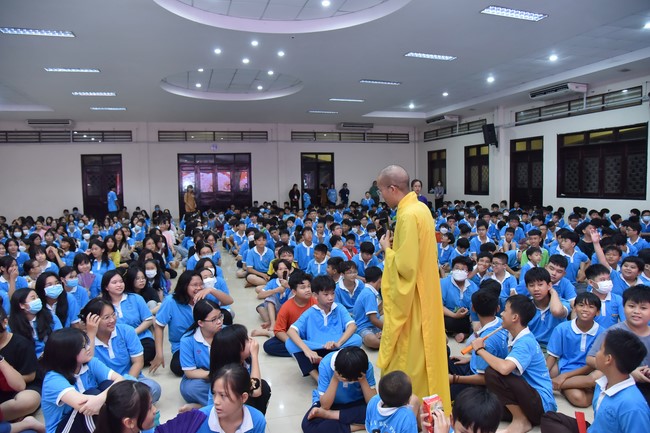 The 4th Day of Huong Phap Branch 's Teenage Retreat, Cu Chi