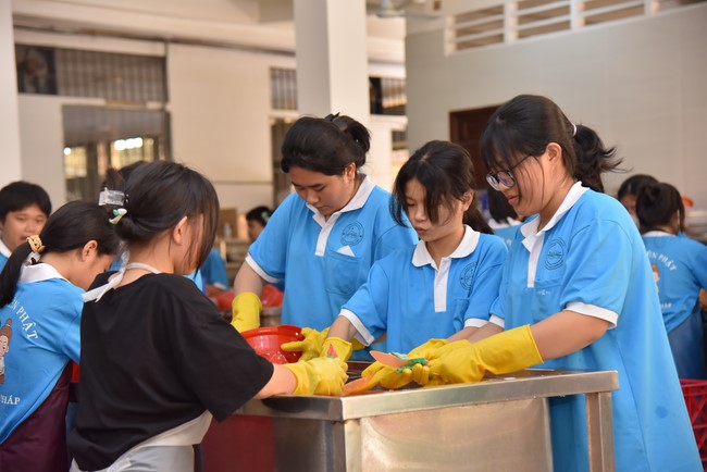 The 4th Day of Huong Phap Branch 's Teenage Retreat, Cu Chi