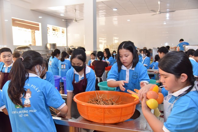 The 4th Day of Huong Phap Branch 's Teenage Retreat, Cu Chi