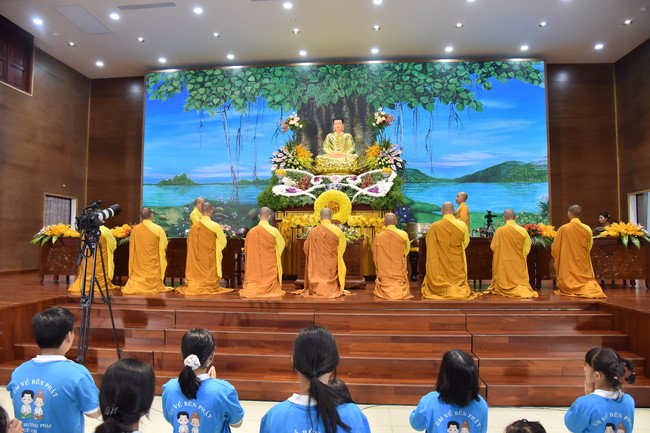 The 4th Day of Huong Phap Branch 's Teenage Retreat, Cu Chi