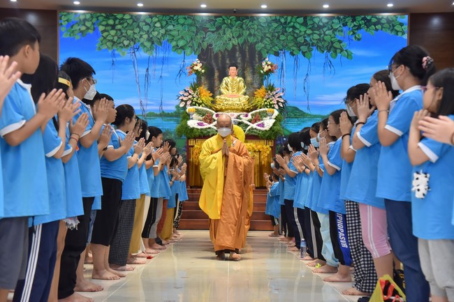 The 4th Day of Huong Phap Branch 's Teenage Retreat, Cu Chi