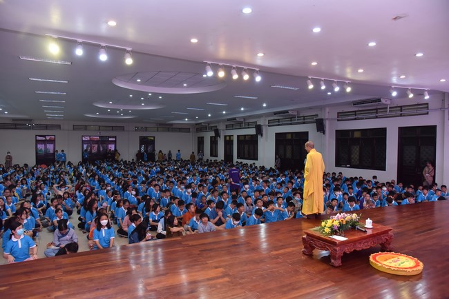 The 4th Day of Huong Phap Branch 's Teenage Retreat, Cu Chi