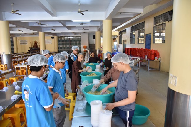 The 5th Day of Huong Phap Branch 's Teenage Retreat, Cu Chi