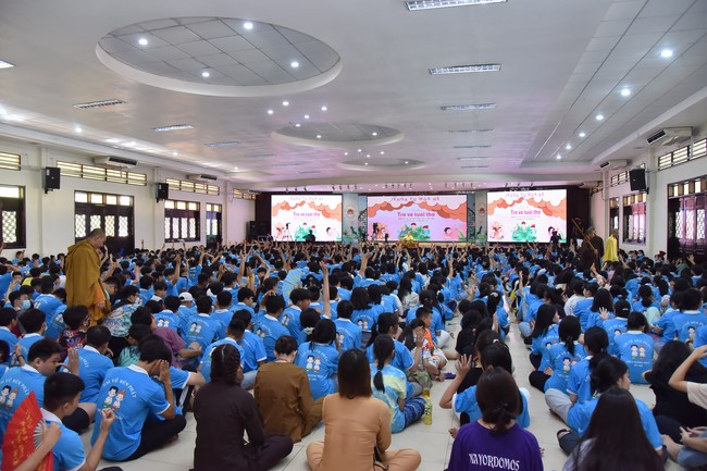 The 5th Day of Huong Phap Branch 's Teenage Retreat, Cu Chi