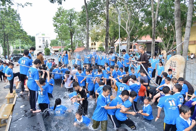 The 5th Day of Huong Phap Branch 's Teenage Retreat, Cu Chi