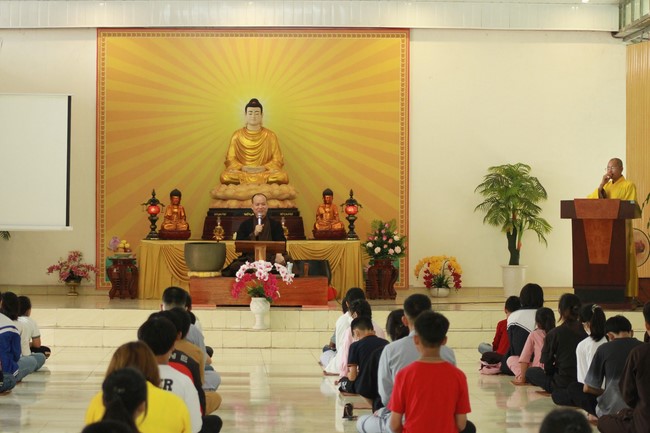 One-day Summer Retreat at Can Mon Pagoda