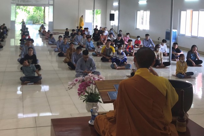 One-day Summer Retreat at Can Mon Pagoda