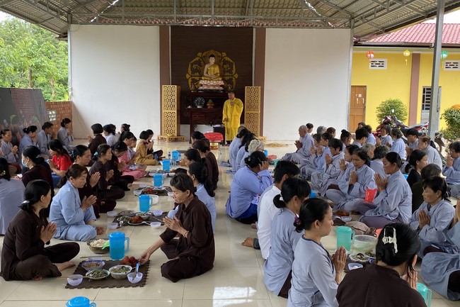 Khóa tu một ngày chùa Suối Pháp