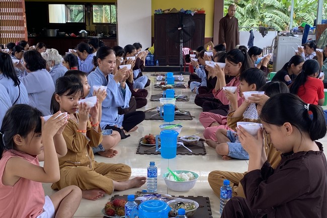 Khóa tu một ngày chùa Suối Pháp