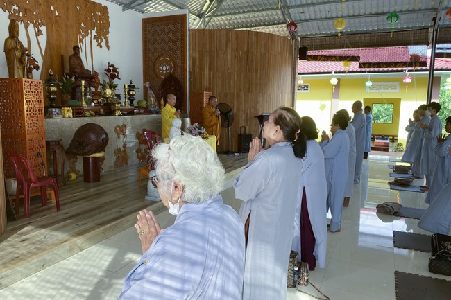 Khóa tu một ngày chùa Suối Pháp