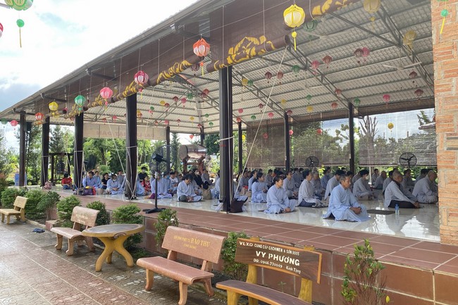 Khóa tu một ngày chùa Suối Pháp