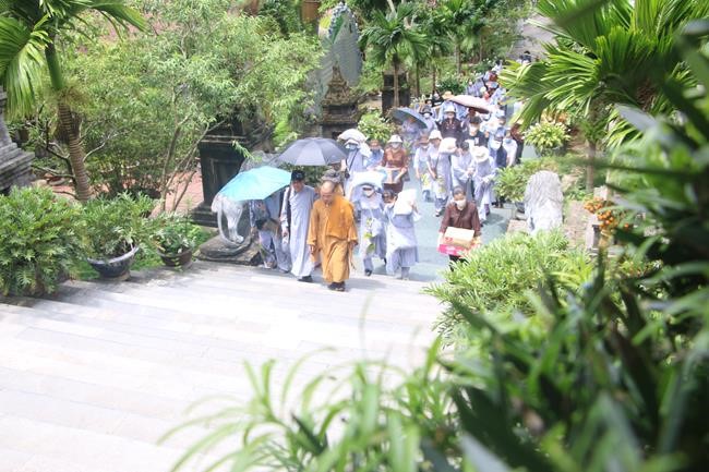 Tieu Dao Pagoda offering to Rain-Retreat schools in Quang Ninh