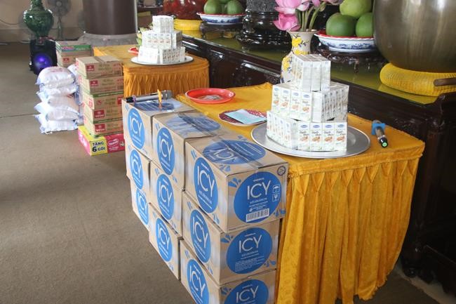 Tieu Dao Pagoda offering to Rain-Retreat schools in Quang Ninh