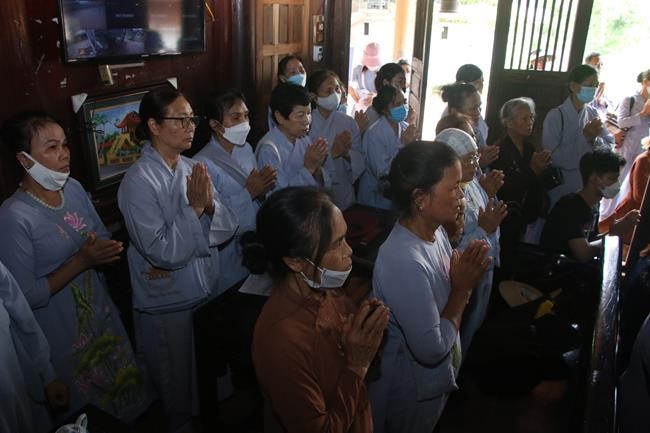 Tieu Dao Pagoda offering to Rain-Retreat schools in Quang Ninh