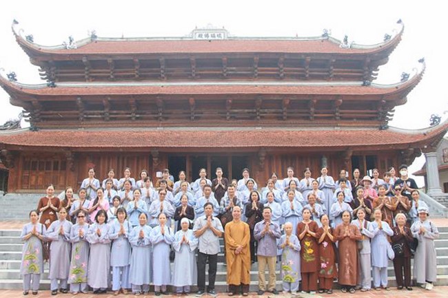 Tieu Dao Pagoda offering to Rain-Retreat schools in Quang Ninh