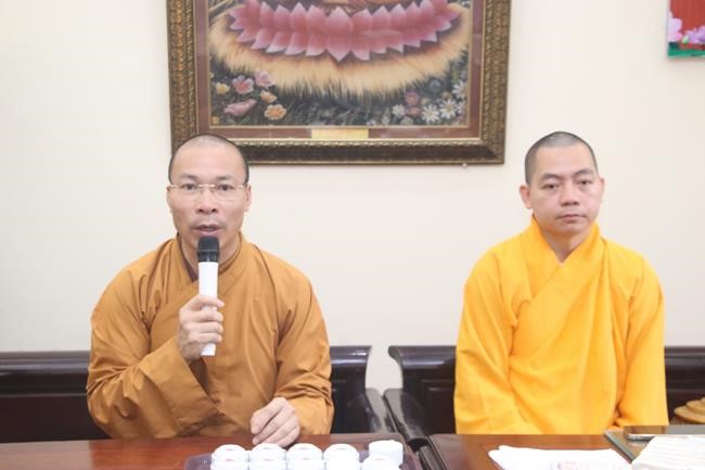 Tieu Dao Pagoda offering to Rain-Retreat schools in Quang Ninh