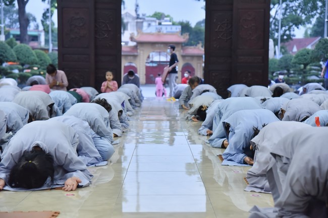 Prostrating five hundred names Bodhisattva Avalokitesvara