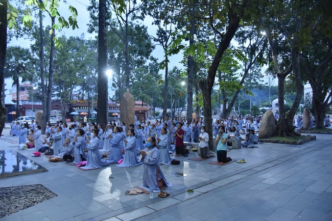 Prostrating five hundred names Bodhisattva Avalokitesvara