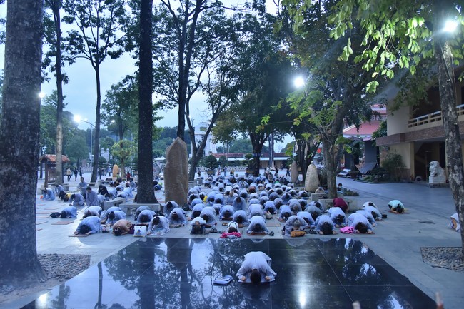 Prostrating five hundred names Bodhisattva Avalokitesvara