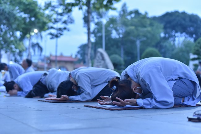 Prostrating five hundred names Bodhisattva Avalokitesvara